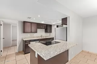 Photo #5: 6427931 Listing