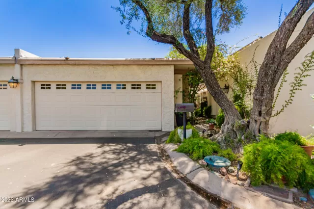 MLS: 6429800 Condo For Sale