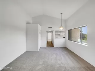 Photo #5: 6430004 Listing