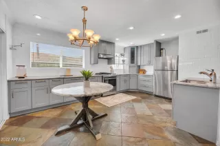 Photo #6: 6430024 Listing 