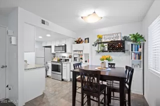 Photo #5: 6432878 Listing