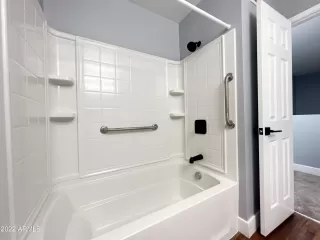 Photo #6: 6433108 Listing