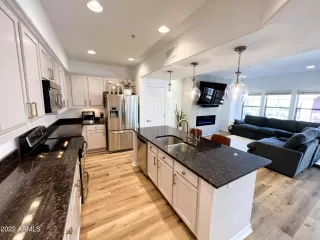 Photo #6: 6433685 Listing