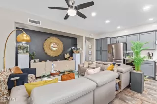 Photo #5: 6434923 Listing