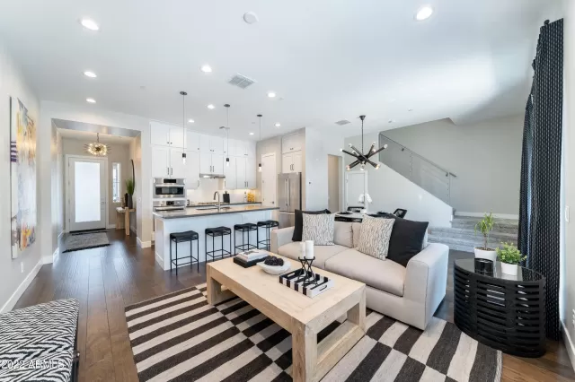 MLS: 6435135 Condo For Sale