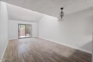 Photo #5: 6435354 Listing