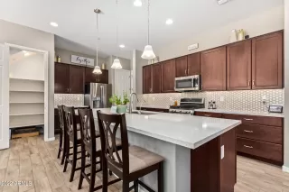 Photo #2: 6435636 Listing