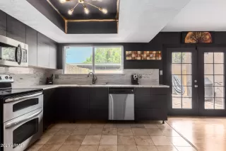 Photo #5: 6436122 Listing