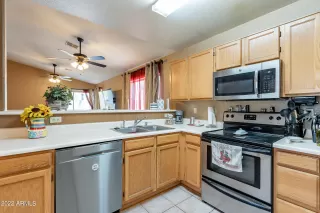 Photo #6: 6436966 Listing 