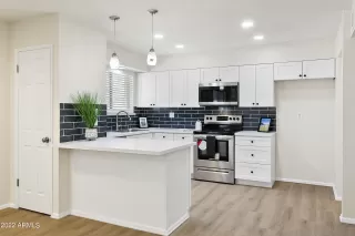 Photo #5: 6438125 Listing