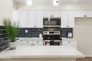 Photo #6: 6438125 Listing