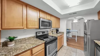 Photo #6: 6438418 Listing 