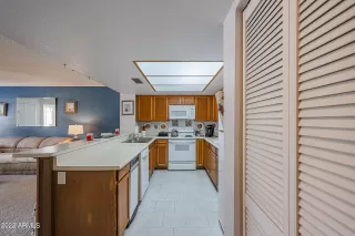 Photo #3: 6438600 Listing