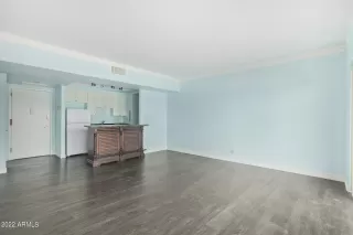 Photo #6: 6438993 Listing