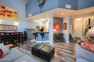 Photo #5: 6439061 Listing