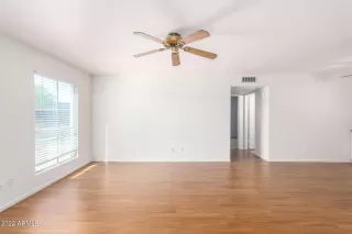 Photo #5: 6439289 Listing