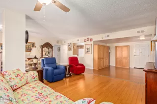 Photo #6: 6441309 Listing