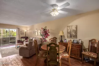 Photo #6: 6441402 Listing 