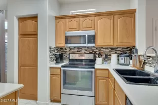 Photo #6: 6441800 Listing