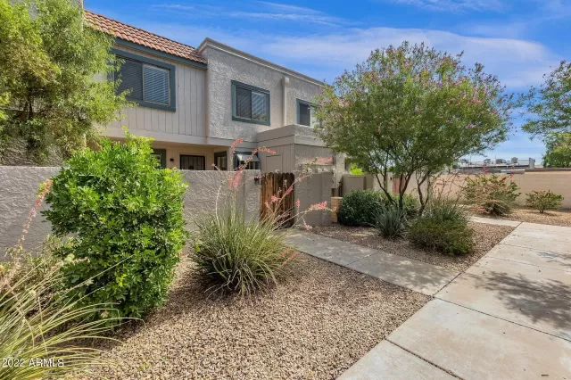 MLS: 6443772 Condo For Sale