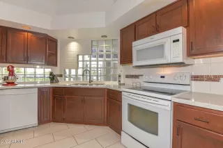 Photo #5: 6445791 Listing 