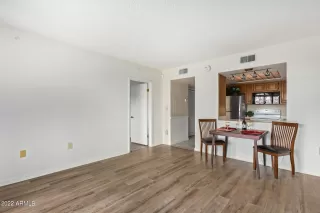 Photo #5: 6446066 Listing