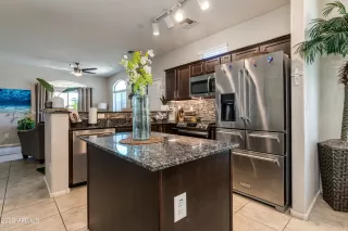 Photo #3: 6446120 Listing 