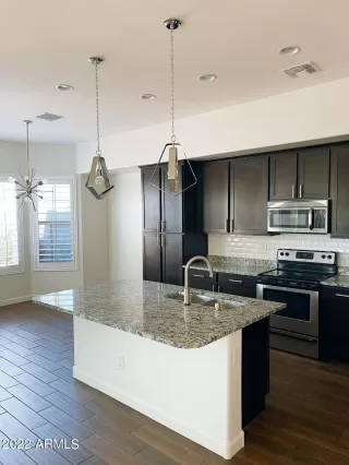 Photo #1: 6449557 Listing 