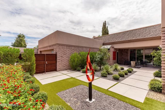 MLS: 6449598 Condo For Sale