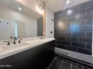 Photo #5: 6451800 Listing