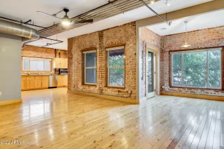 Photo #4: 6452233 Listing