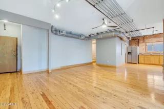 Photo #5: 6452233 Listing