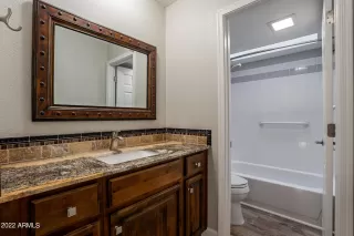 Photo #5: 6452870 Listing