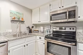 Photo #4: 6454379 Listing