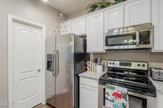 Photo #5: 6457429 Listing