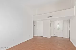 Photo #4: 6457795 Listing