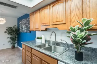 Photo #5: 6457914 Listing