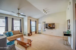 Photo #4: 6457977 Listing