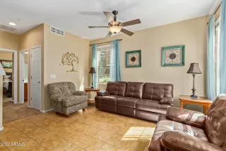 Photo #4: 6458323 Listing