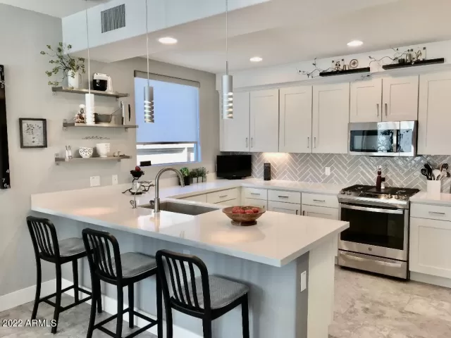 MLS: 6459270 Condo For Sale