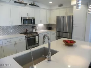 Photo #3: 6459270 Listing