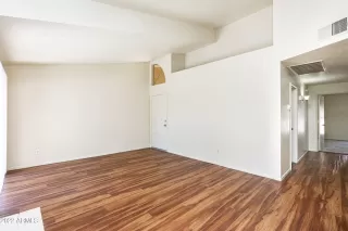 Photo #5: 6459337 Listing