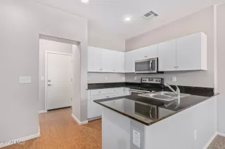 Photo #6: 6459940 Listing 