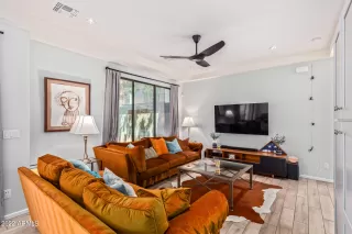 Photo #5: 6459985 Listing