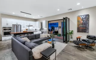 Photo #6: 6460576 Listing