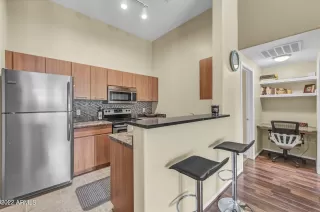 Photo #5: 6460783 Listing