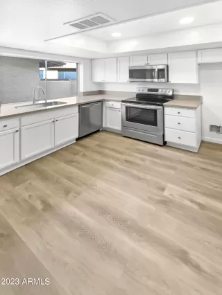 Photo #6: 6462239 Listing