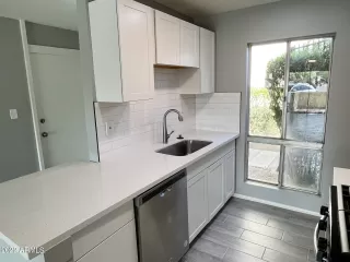 Photo #5: 6463363 Listing