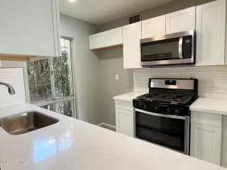 Photo #6: 6463363 Listing