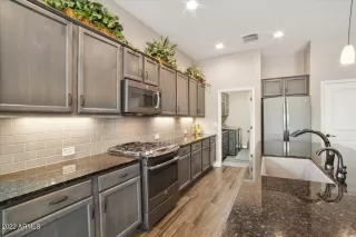 Photo #6: 6463521 Listing 